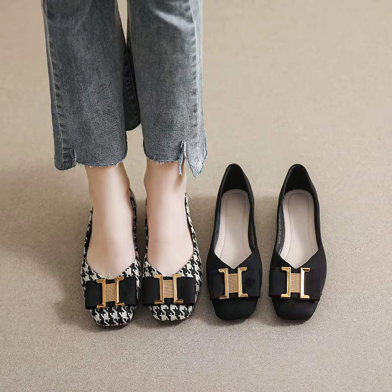 Chaussures plates à bout carré pour femmes, chaussures de printemps avec boucle en métal, bouche peu profonde, grande taille 44 45 46, chaussures de luxe pour dames