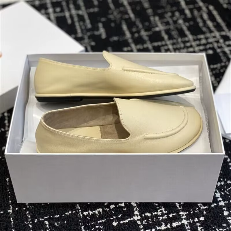 Les nouvelles chaussures Lefu sont fabriquées en cuir souple et présentent une silhouette ajustée avec une doublure