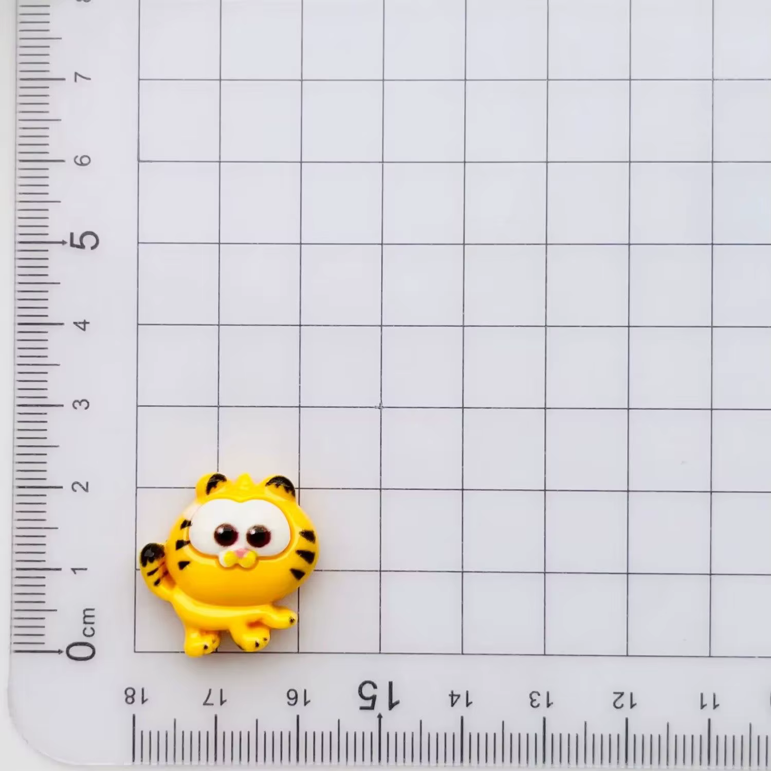 Figurines mignonnes de Garfield en résine, accessoires kawaii pour coques de téléphone DIY, matériaux pour pinces à cheveux, jouets, articles d'anime en gros