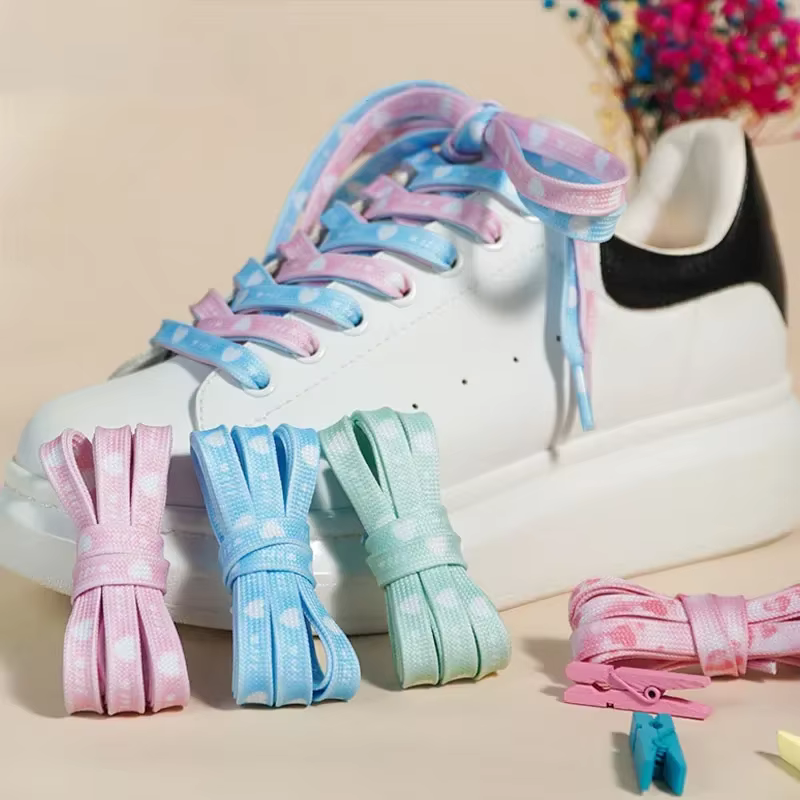 Lacets d'amour roses personnalisés pour la saint-valentin
