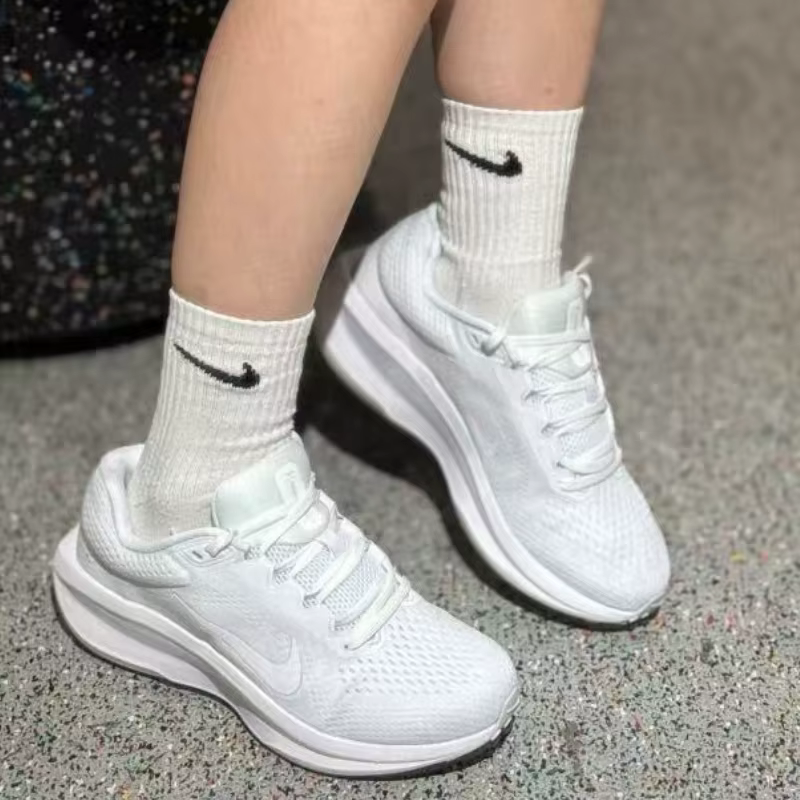 Chaussures de course décontractées à coupe basse en tissu maille Nike Winflo 11 pour femmes