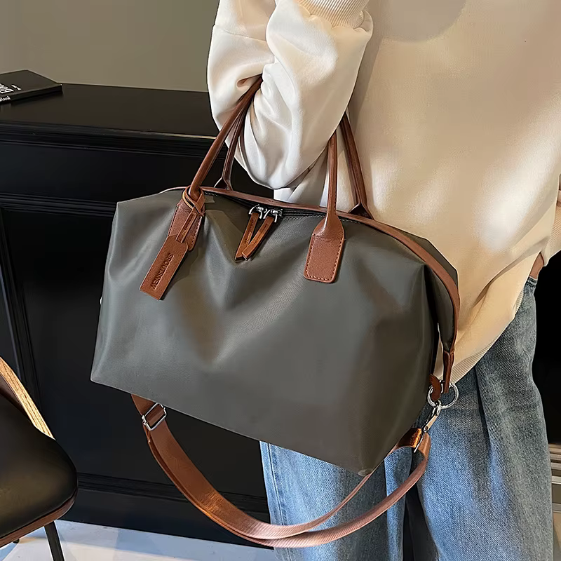 Sac à main tendance de grande capacité avec accents en cuir, simple et polyvalent, un incontournable pour les trajets quotidiens et le shopping