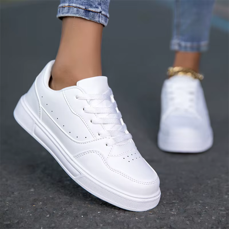 Baskets minimalistes blanches pour hommes et femmes