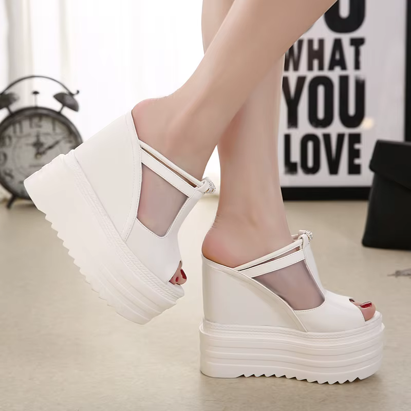 2025 diapositives compensées femmes sandales 14 cm Super chaussures à talons hauts dames semelles épaisses plate-forme Sexy maille bouche femme pantoufles d'été