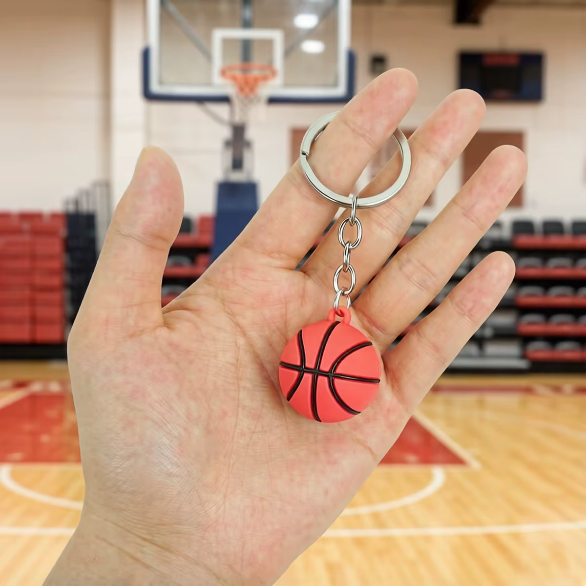 Nouveaux accessoires porte-clés de basketball et de football en forme de ballons de dessin animé, mini décorations de ballons réalistes, accessoires de voiture