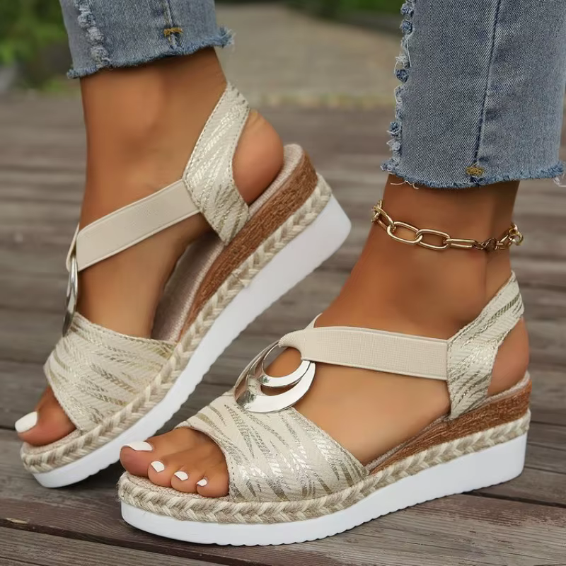 Nouvelles Sandales Tendance à Semelle Épaisse Polyvalentes pour Femme – Chaussures d'Été Luxe Sexy à Talons Hauts Compensés Simples et Classiques 2026