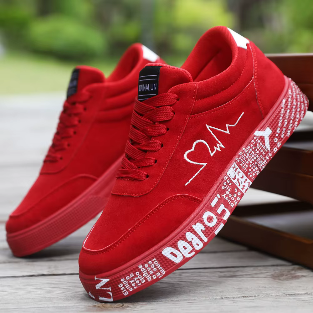 Men's lightweight casual sneakers. Everyday outdoor running and skate shoes for men. Colors: black and red. Sizes: 39 to 48.