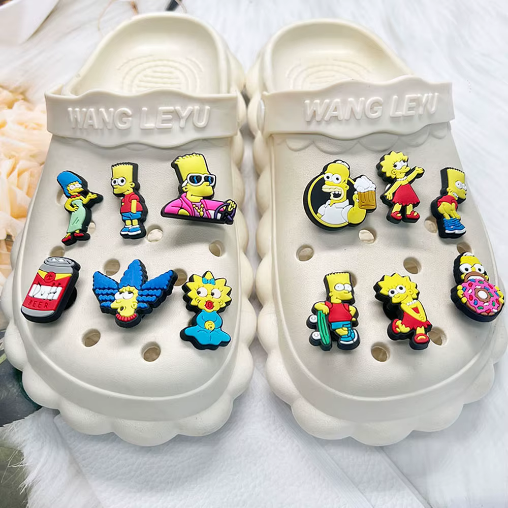 Offres Spéciales : Accessoires de Chaussures en PVC de la Série Anime Wacky Simpson