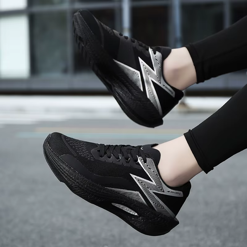 Chaussures de course avec plaque en carbone