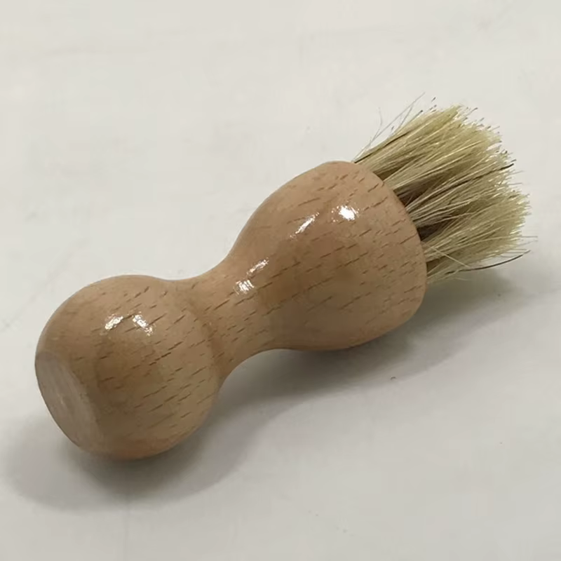 Brosse à chaussures en cuir
