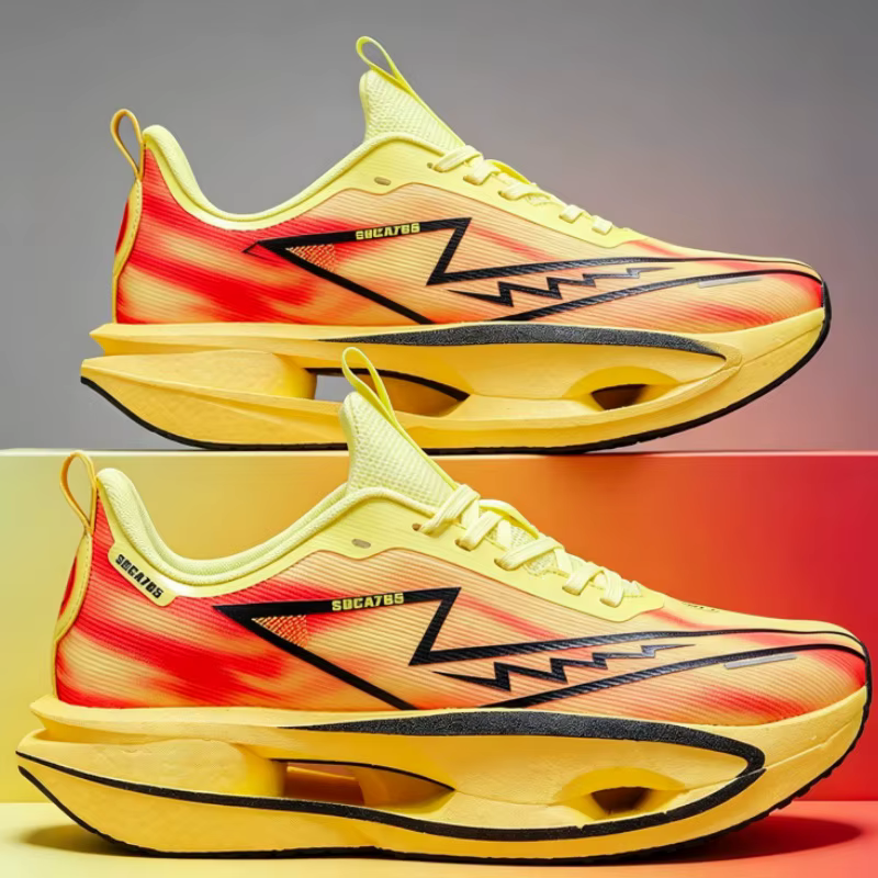 Chaussures de course avec plaque en carbone
