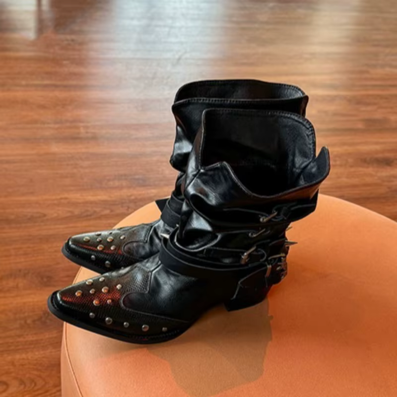 Bottes simples à talon bloc avec boucle en métal cloutée