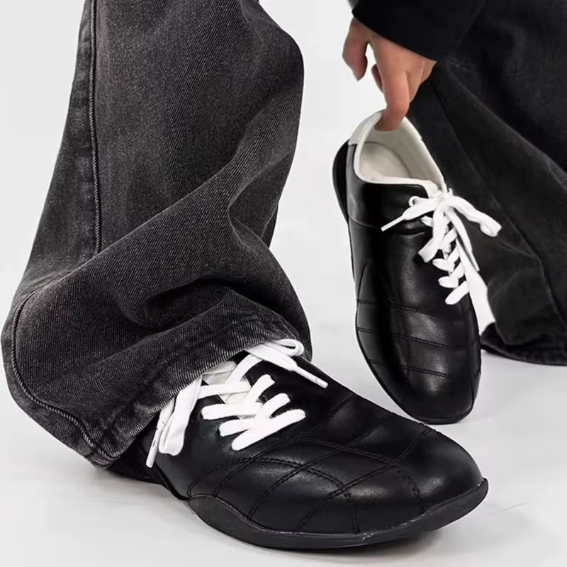 2025 femmes noir décontracté football Style baskets appartements Chic lacets chaussures de marche confortables femme formateurs de haute qualité