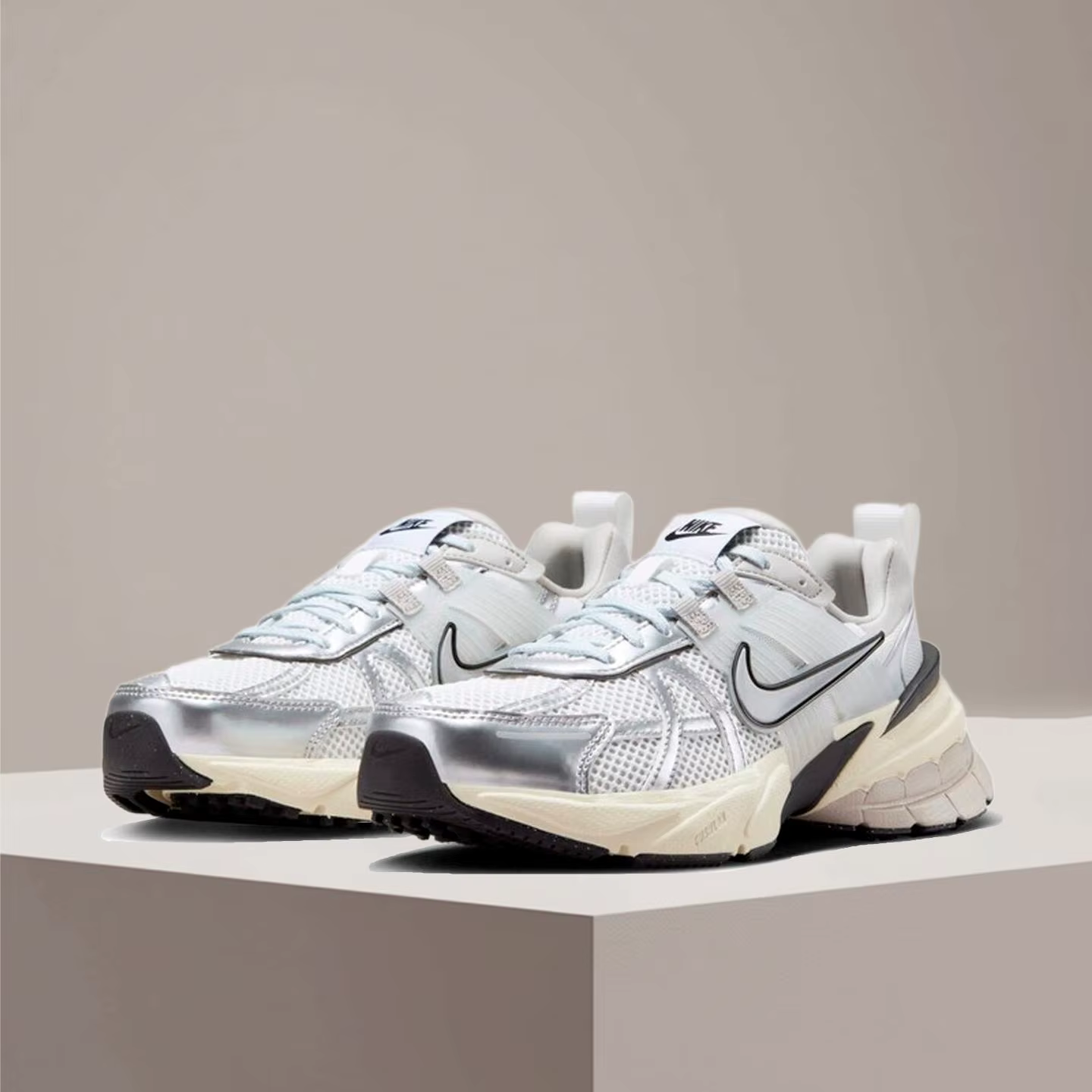 Chaussures de course Nike V2K Run Retro