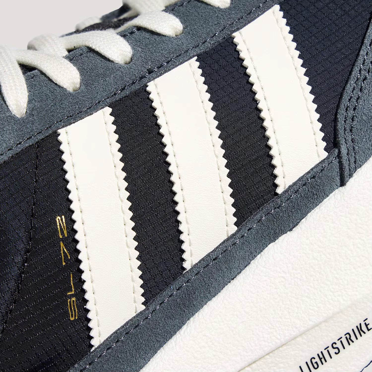 Adidas Authentic Three Leaves Chaussures de sport durables et confortables à semelle épaisse pour hommes et femmes KK3072