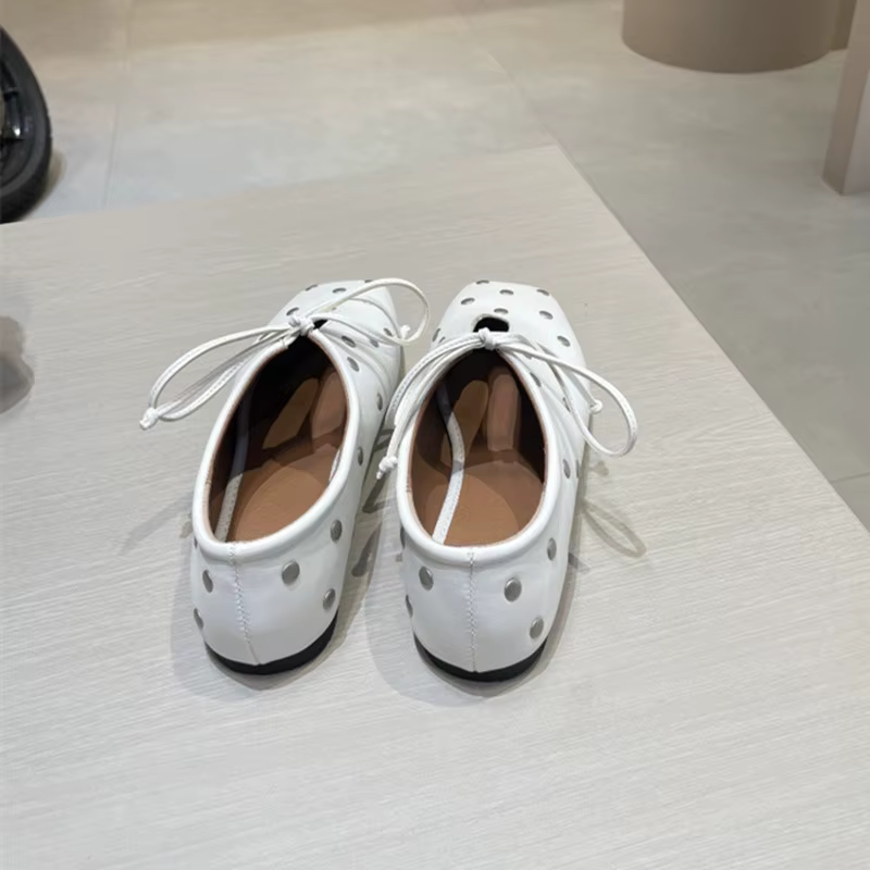 Ballerines en cuir souple à rivets pour femmes
