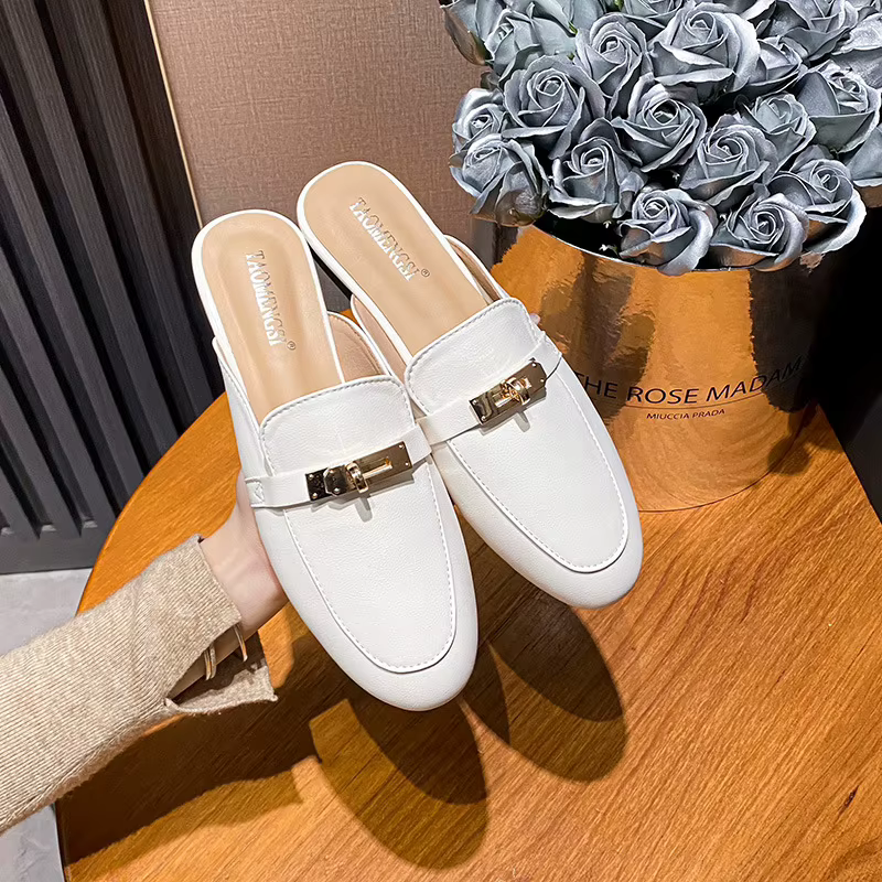 Un incontournable pour les amateurs de détails : mules pour femmes avec boucle et bout en cuir véritable