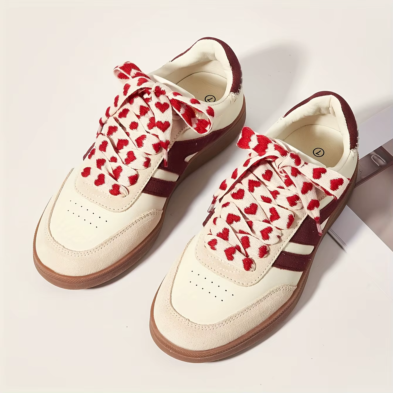 Paire de lacets lumineux plats en forme de cœur rouge à la mode