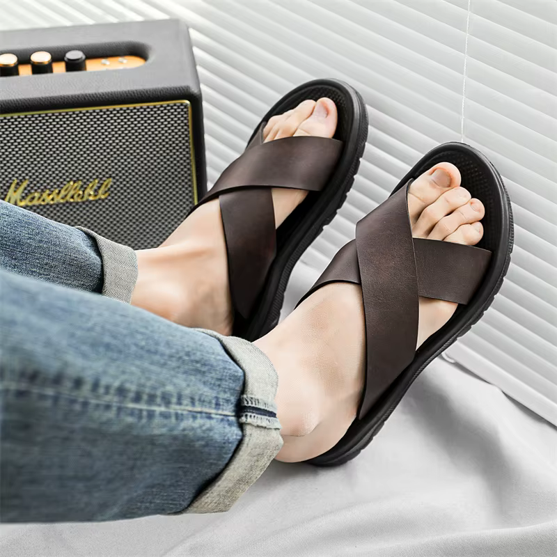 Nouvelles pantoufles en cuir pour hommes