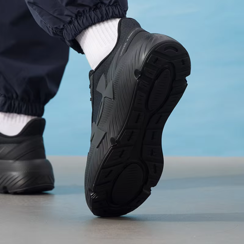 Under Armour 2026 Nouvelles baskets en mesh à semelle épaisse