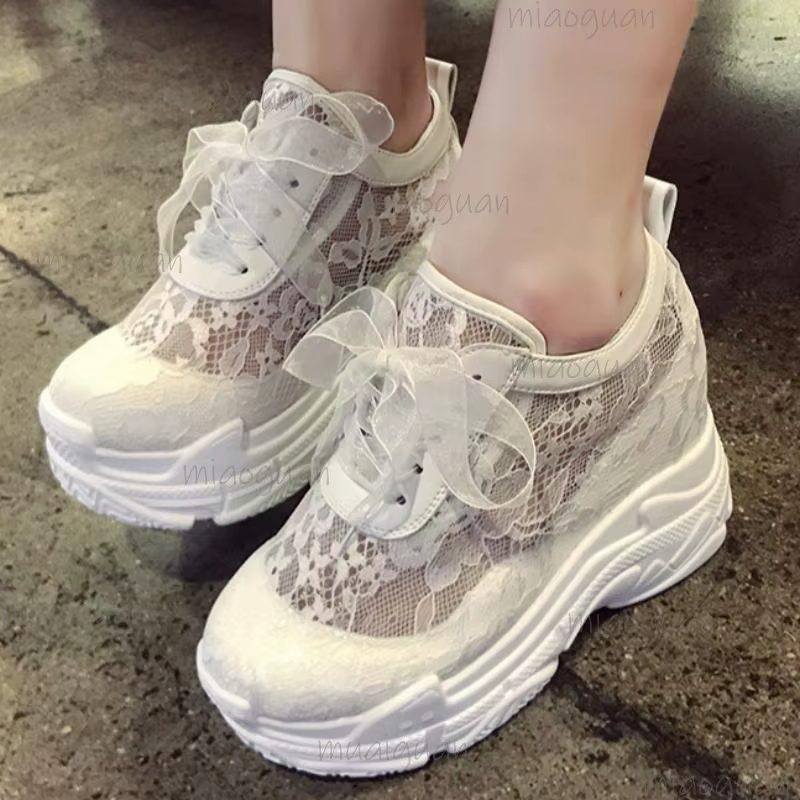 Baskets compensées blanches en dentelle pour femme – Chaussures d'été respirantes en maille