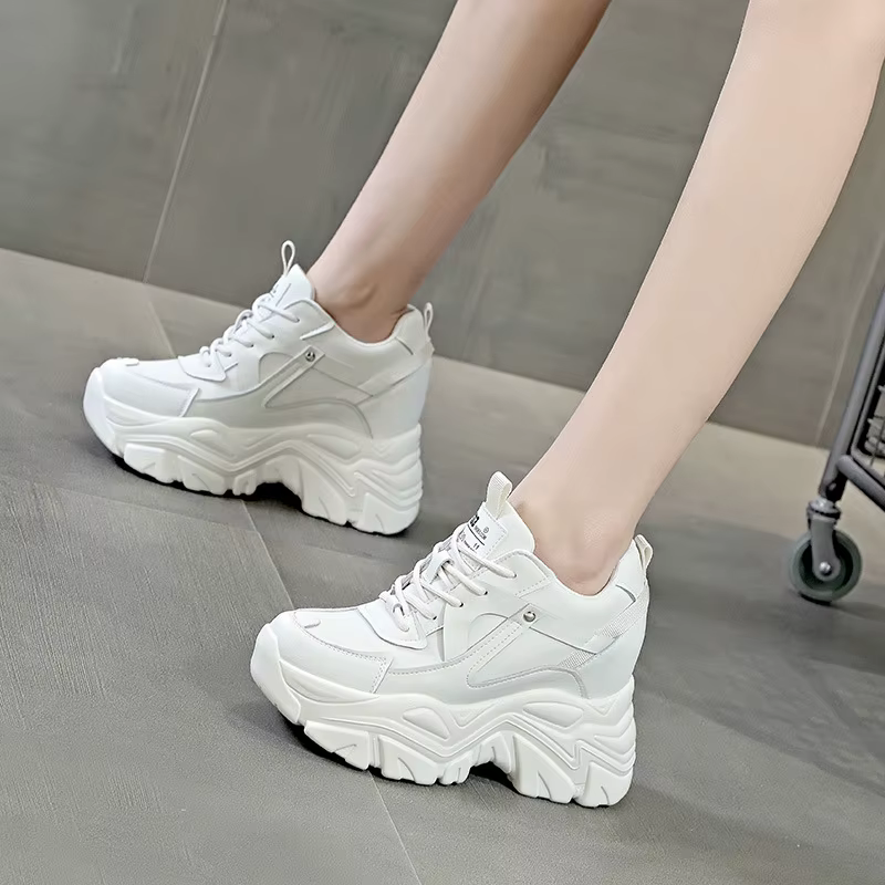 Baskets compensées blanches à lacets pour femme