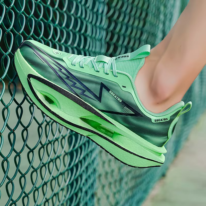 Chaussures de course avec plaque en carbone