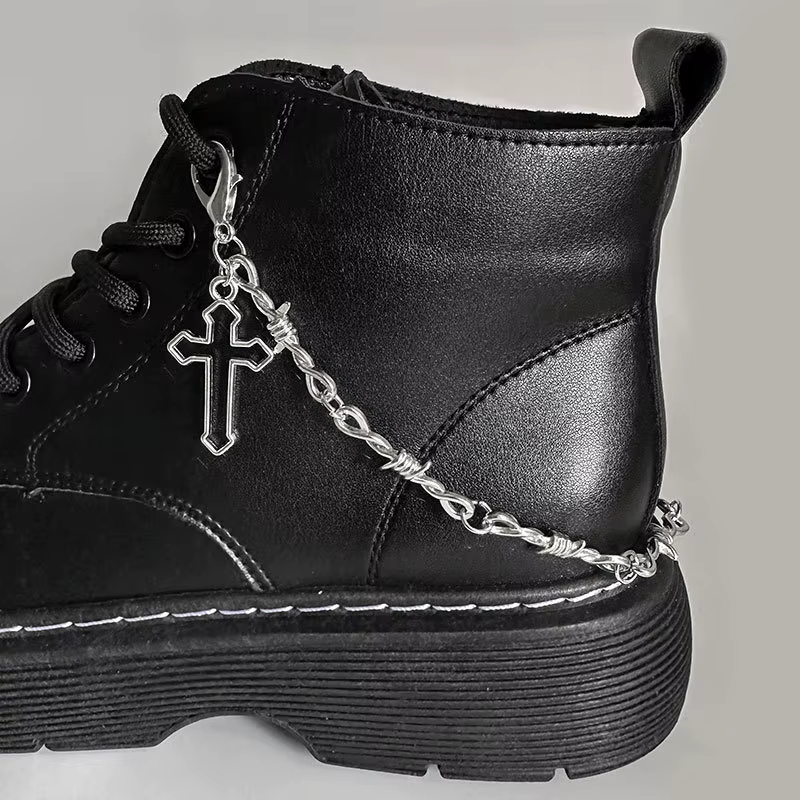 1 pièce Chaîne de chaussures Croix Flamme Épineuse