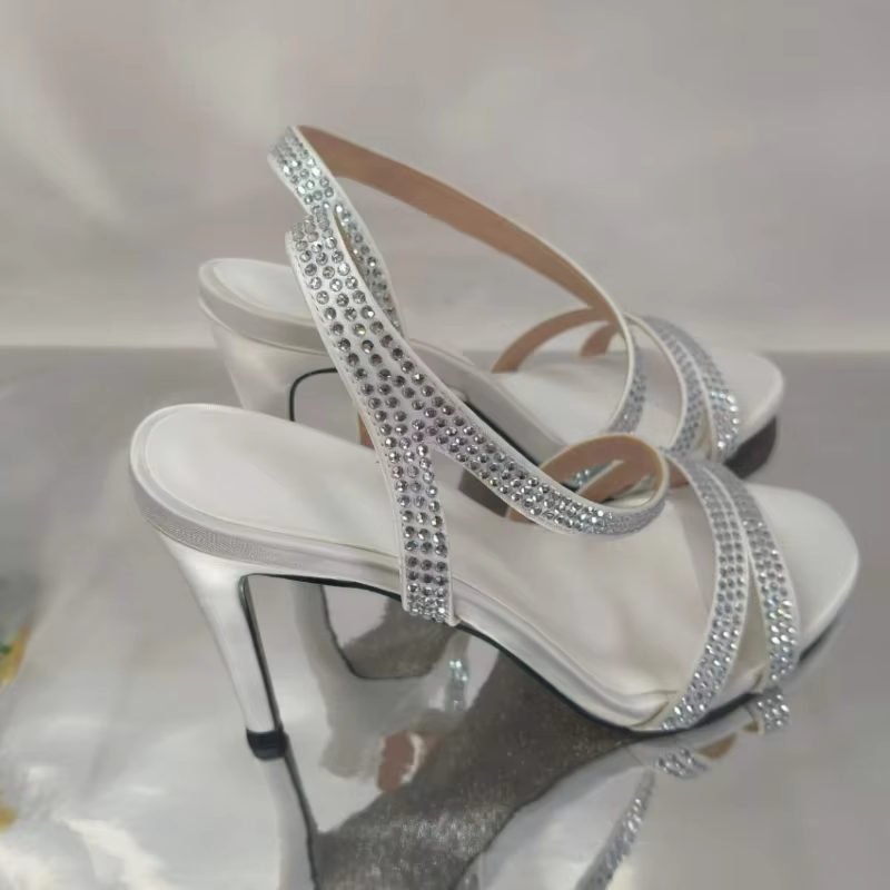 Sandales à talons hauts pour femmes avec strass