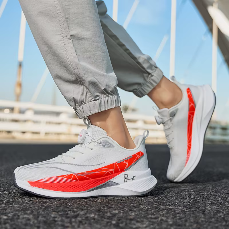 Chaussures de course à semelle en carbone, ultra légères, respirantes, en maille, pour l'entraînement quotidien, absorbant les chocs, pour hommes et femmes, pour le jogging