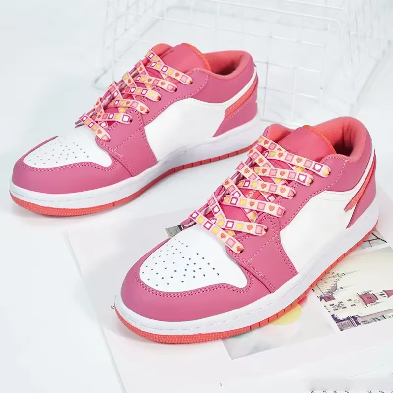 Lacets d'amour roses personnalisés pour la saint-valentin