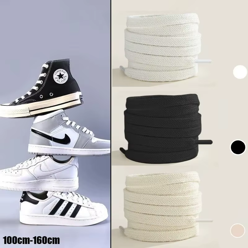 1 paire de lacets de chaussures noirs et blancs