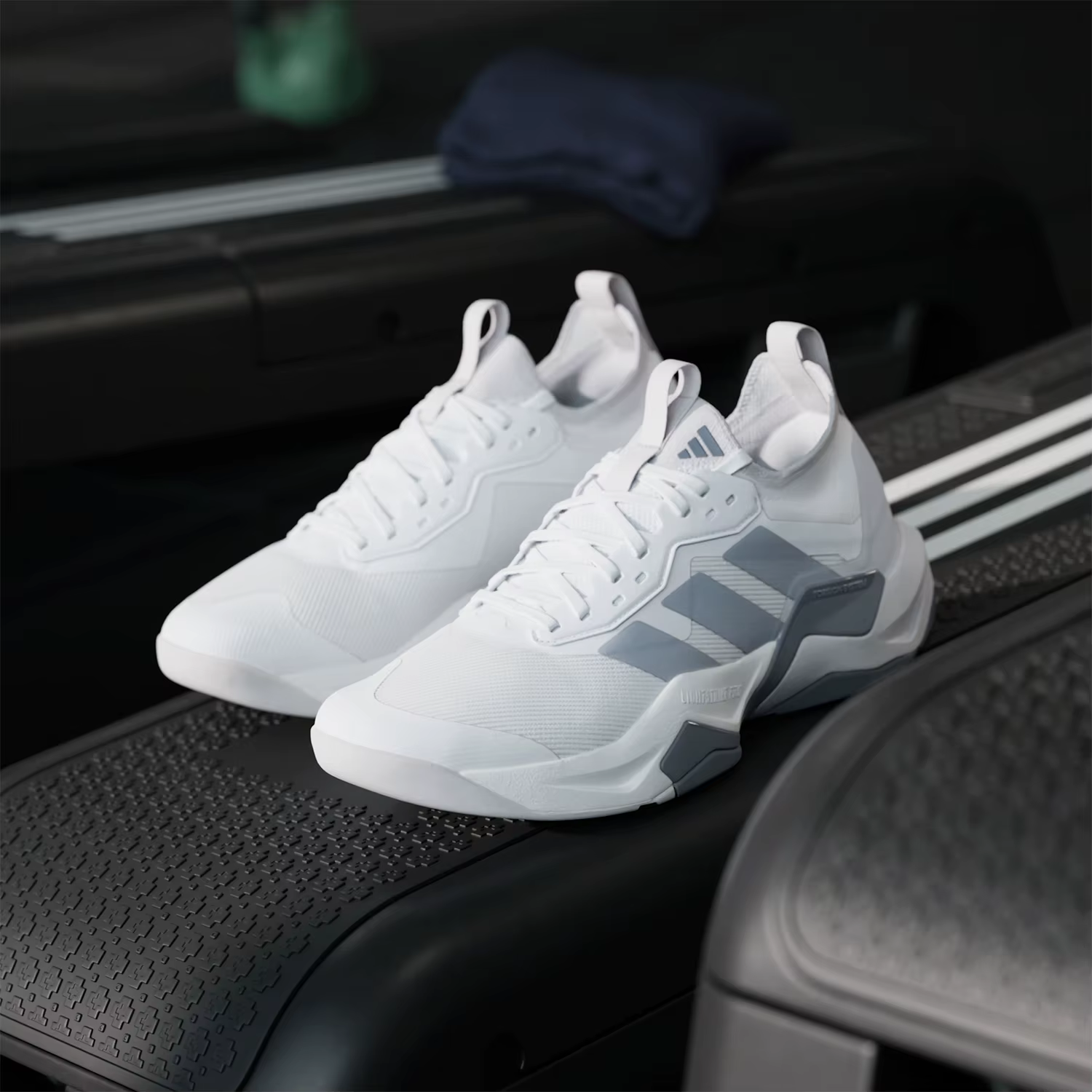 Adidas véritable nouvelles chaussures d'entraînement réactives basses antidérapantes pour hommes JI4196