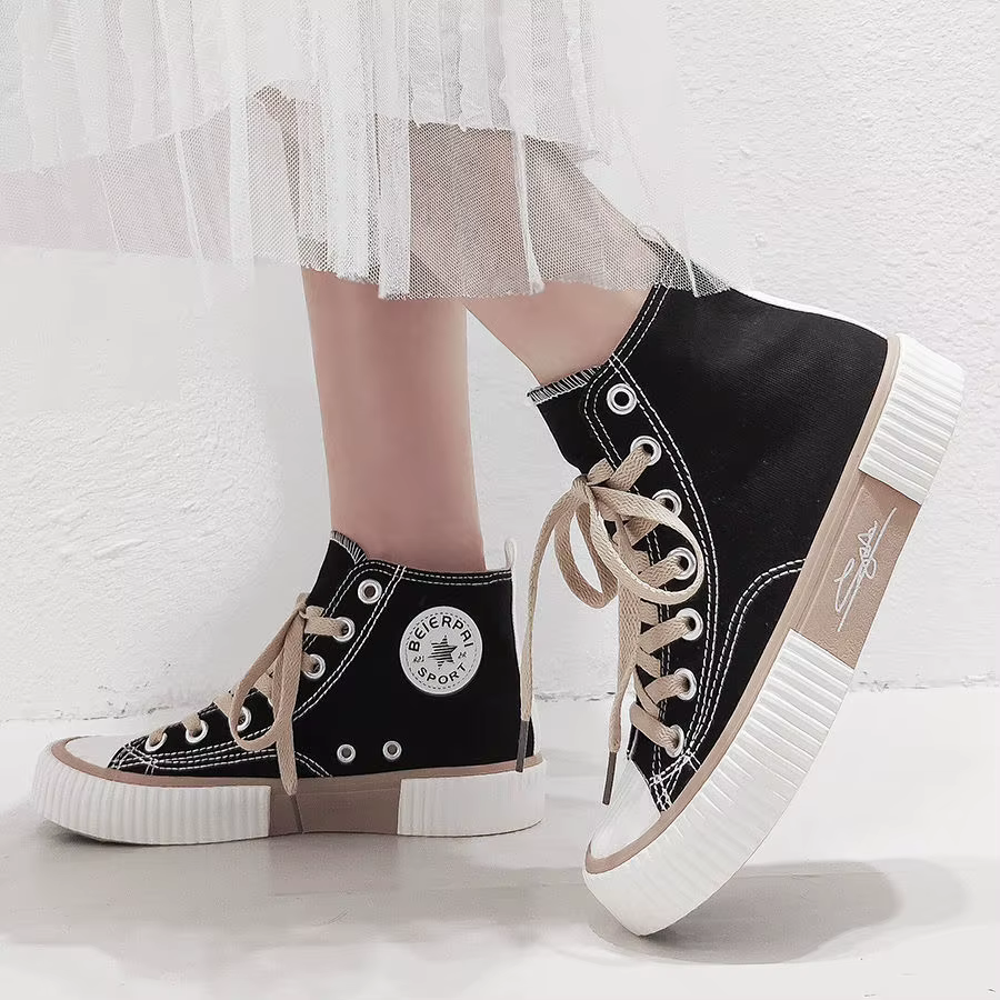 Chaussures en toile violettes pour femmes