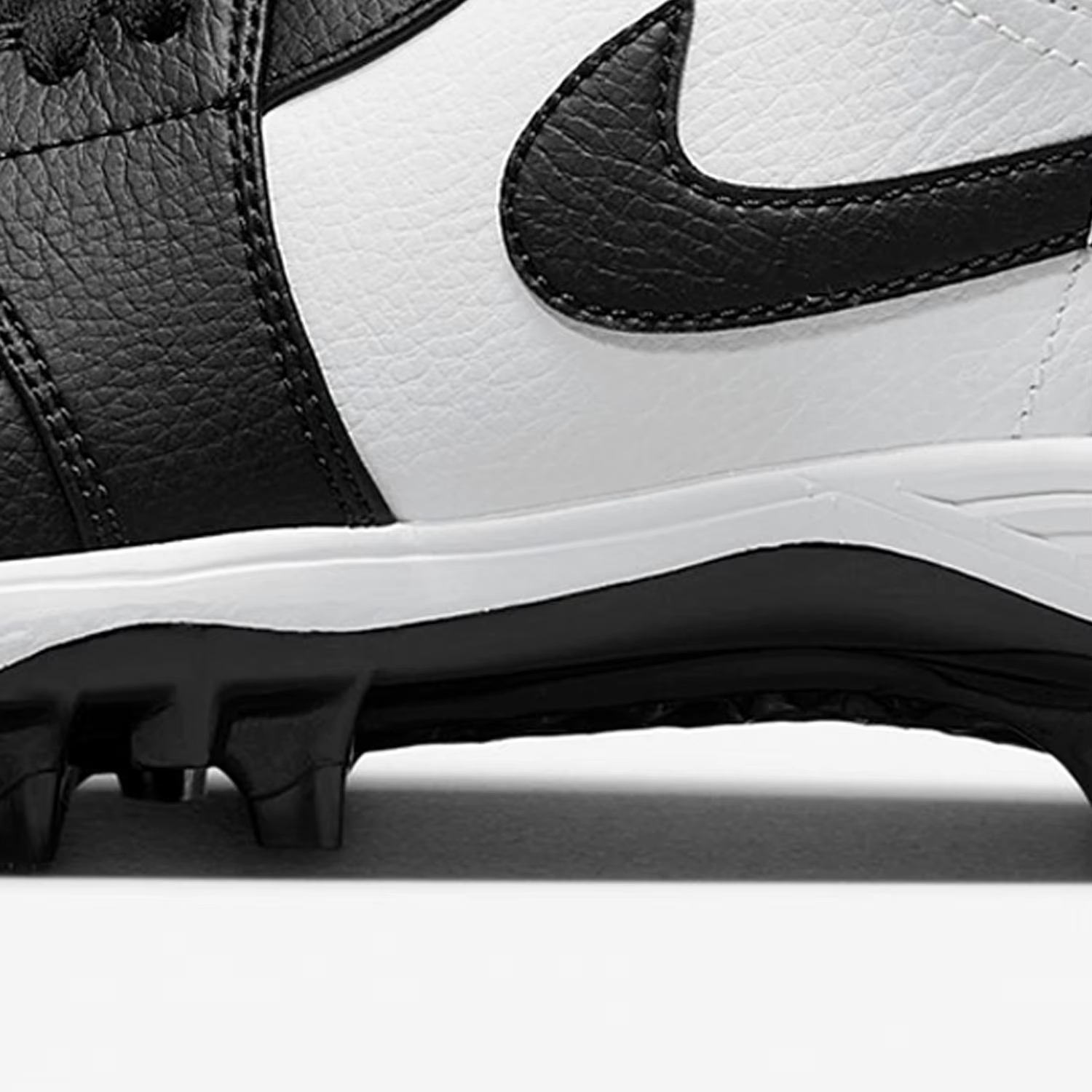 Chaussures de football d'entraînement Nike Authentic Jordan pour hommes FJ6805-100