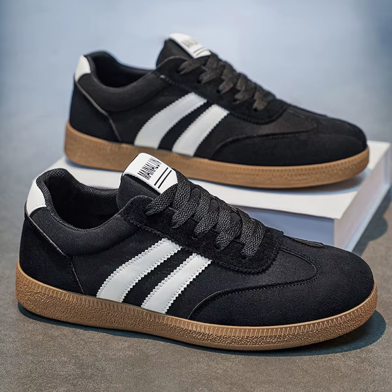 Une paire de chaussures de skateboard