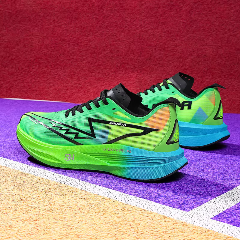 Chaussures de course à pied avec semelle en carbone