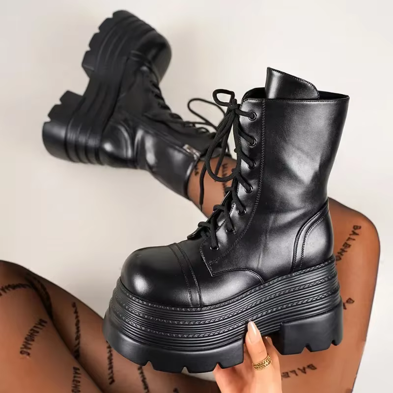 Bottes gothiques mi-mollet pour femmes