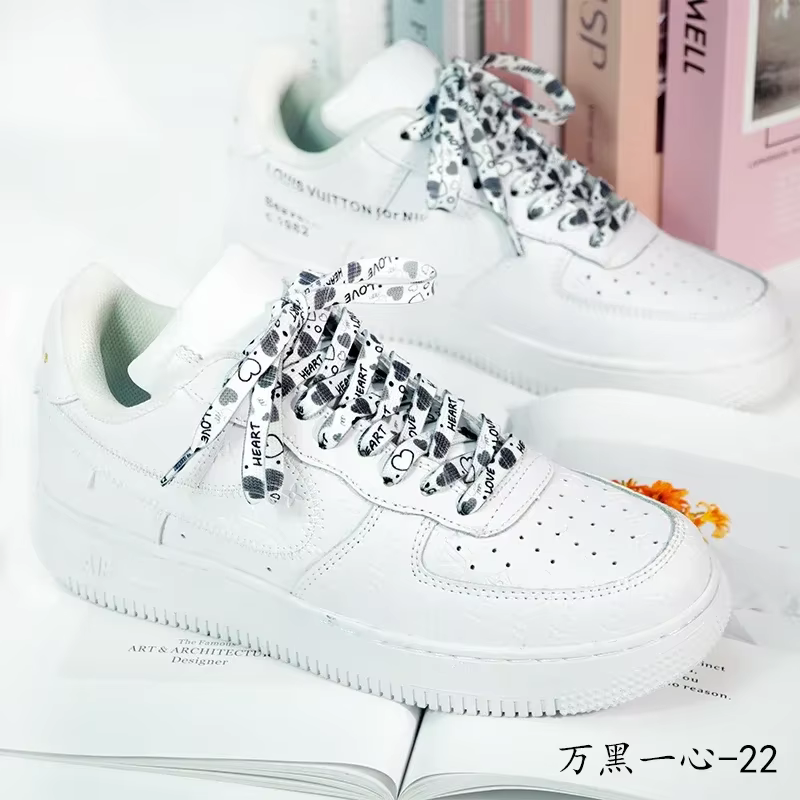 Lacets d'amour roses personnalisés pour la saint-valentin