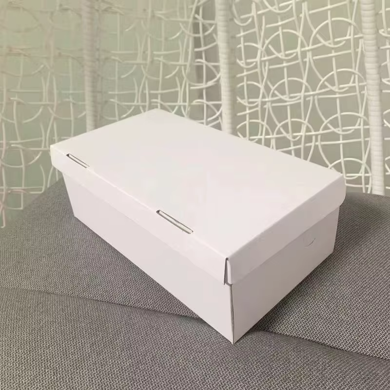 Boîtes à chaussures en carton