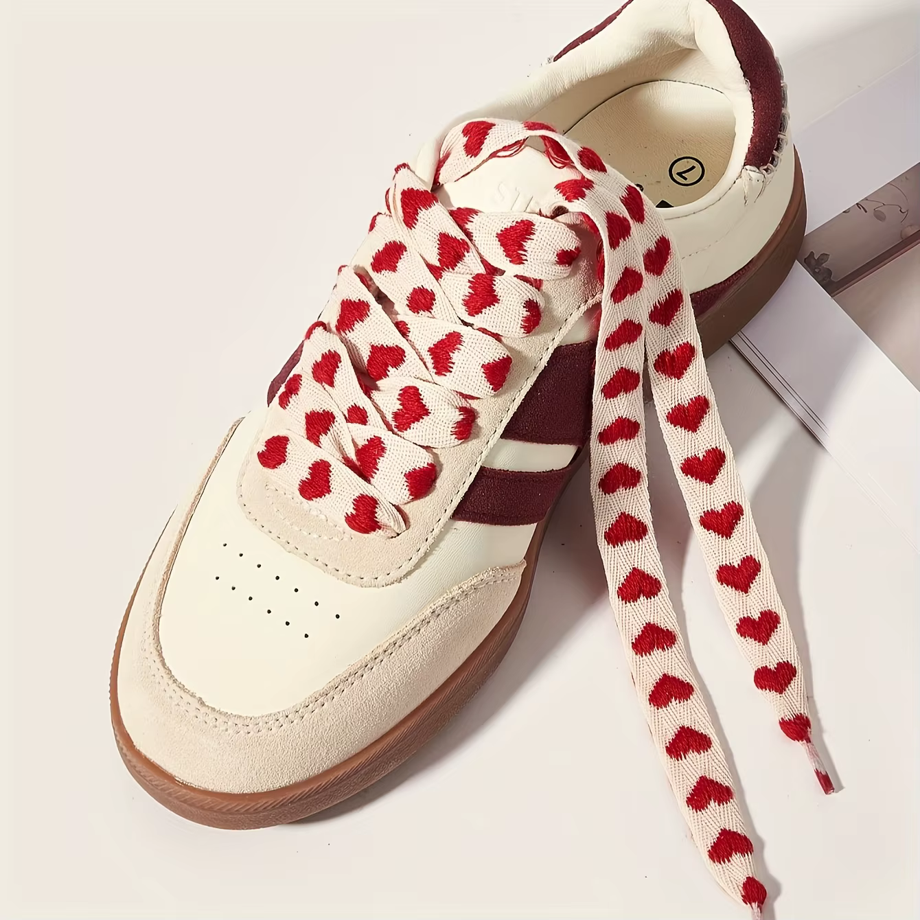 Paire de lacets lumineux plats en forme de cœur rouge à la mode