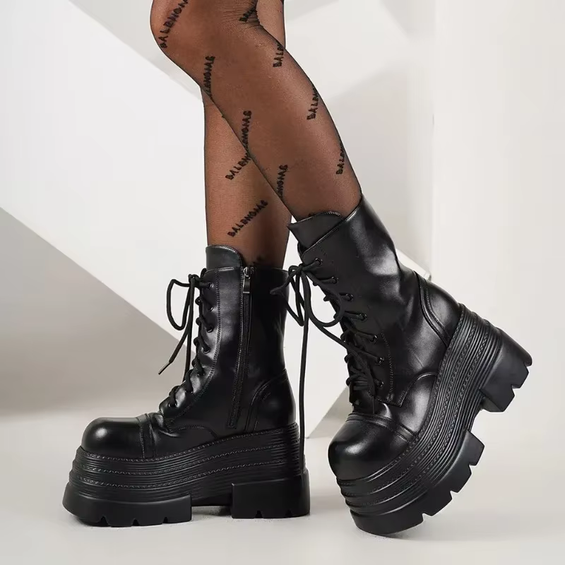 Bottes gothiques mi-mollet pour femmes