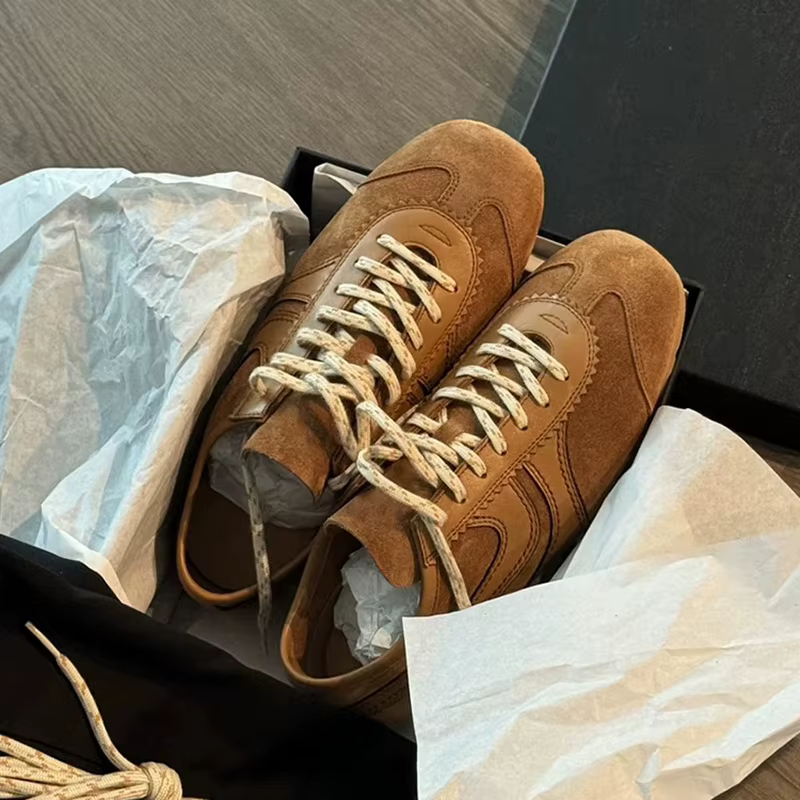 Chaussures d'entraînement allemandes pour femmes en cuir véritable