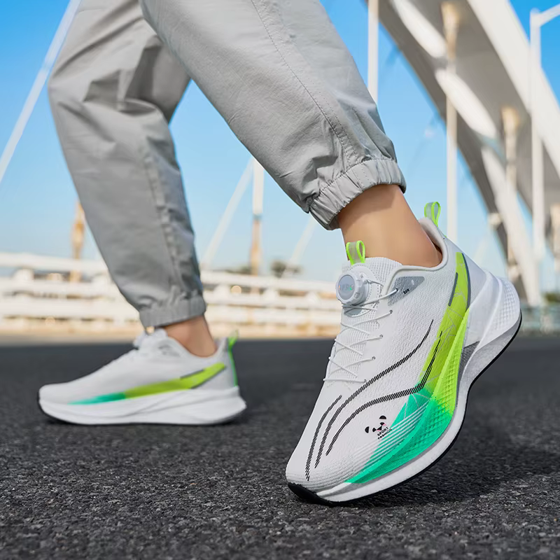 Chaussures de course à semelle en carbone, ultra légères, respirantes, en maille, pour l'entraînement quotidien, absorbant les chocs, pour hommes et femmes, pour le jogging