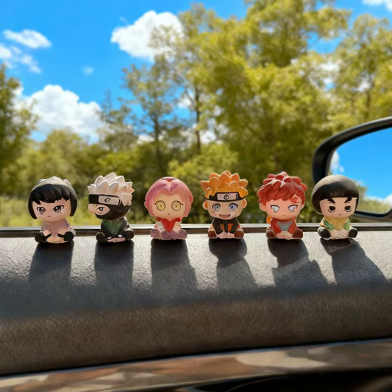 Figurines miniatures mignonnes de dessin animé NARUTO, accessoires 2D en résine faits à la main, modèle de voiture, décoration de bureau, marchandises d'anime en gros