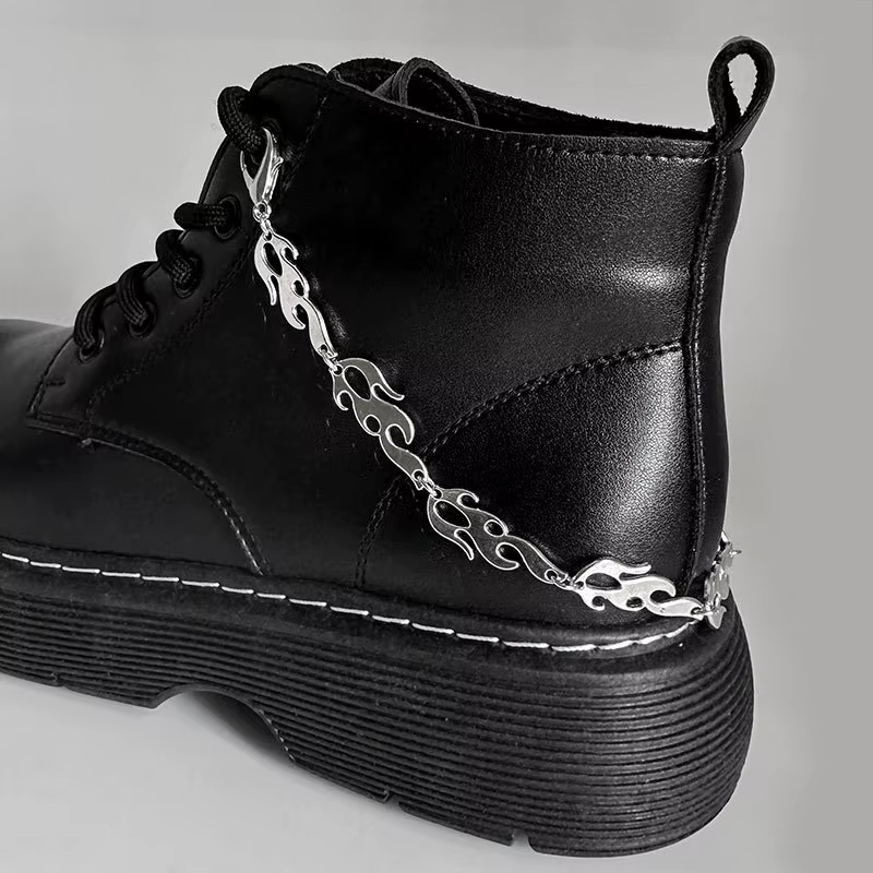 1 pièce Chaîne de chaussures Croix Flamme Épineuse