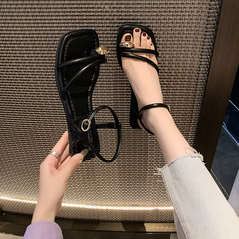 Sandales plates d'été style romain pour femmes, sans talon, respirantes, nouvelle collection, chaussures de luxe pour femmes