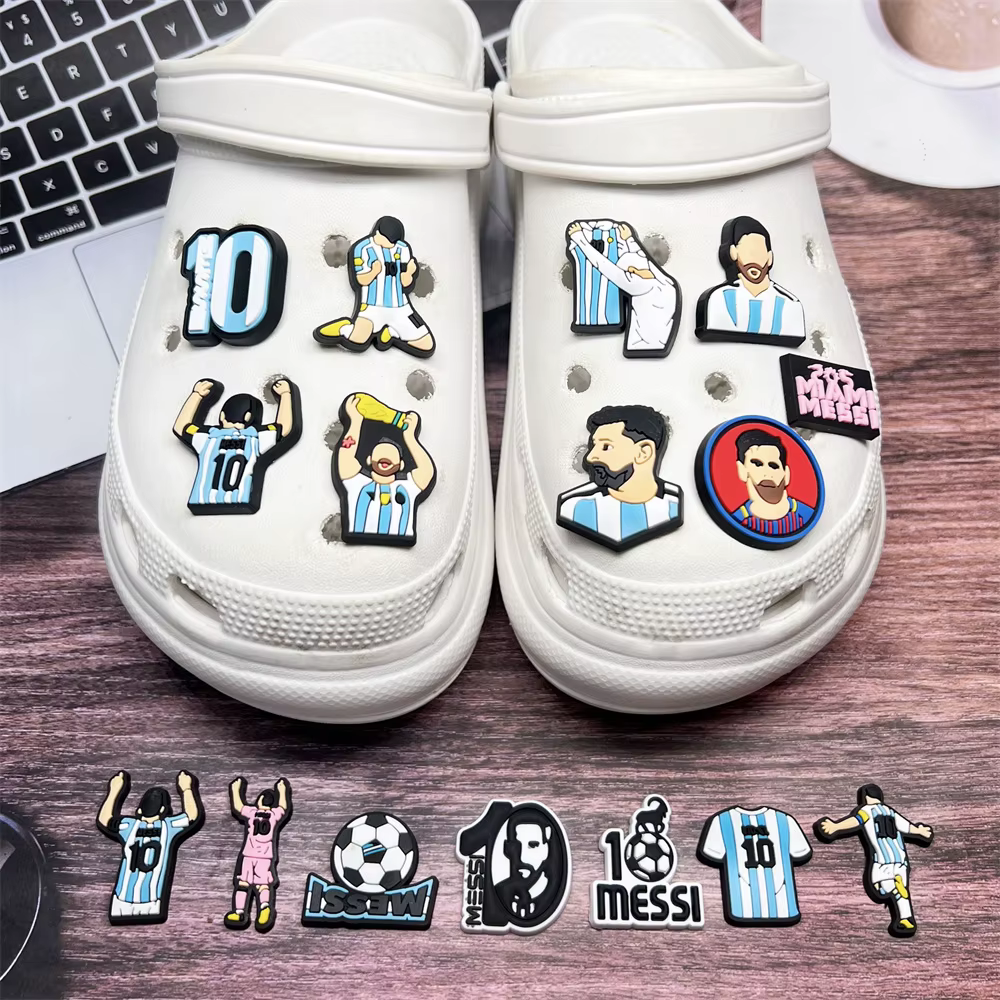 16-25 Breloques de chaussures Série Stars de football pour sabots et sandales