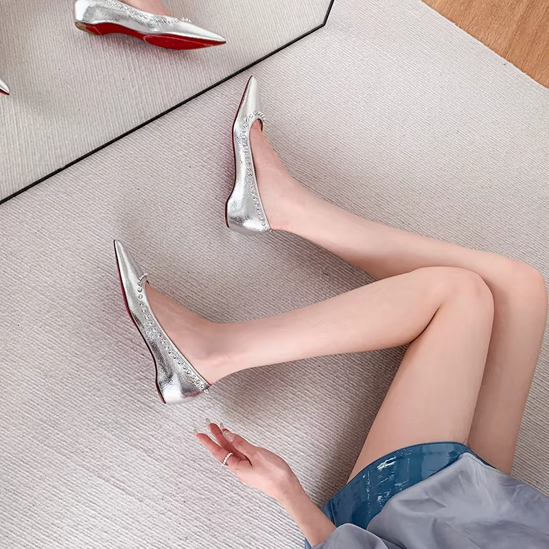 2025 printemps polyvalent pointu peu profond riveté semelle plate chaussures simples