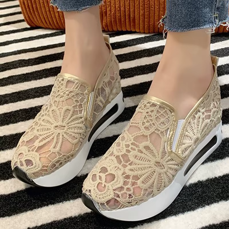 Baskets classiques noires brodées pour femmes
